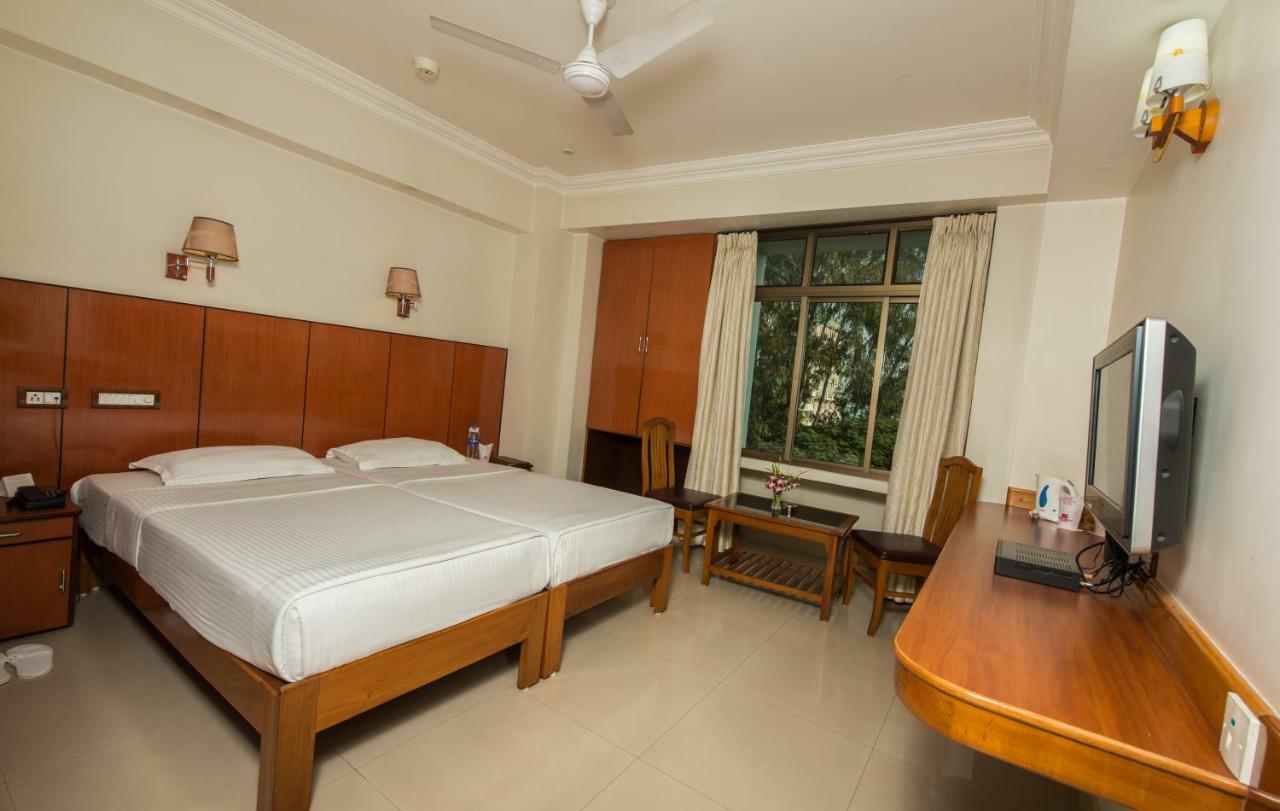 The Classic Hotel インパール エクステリア 写真