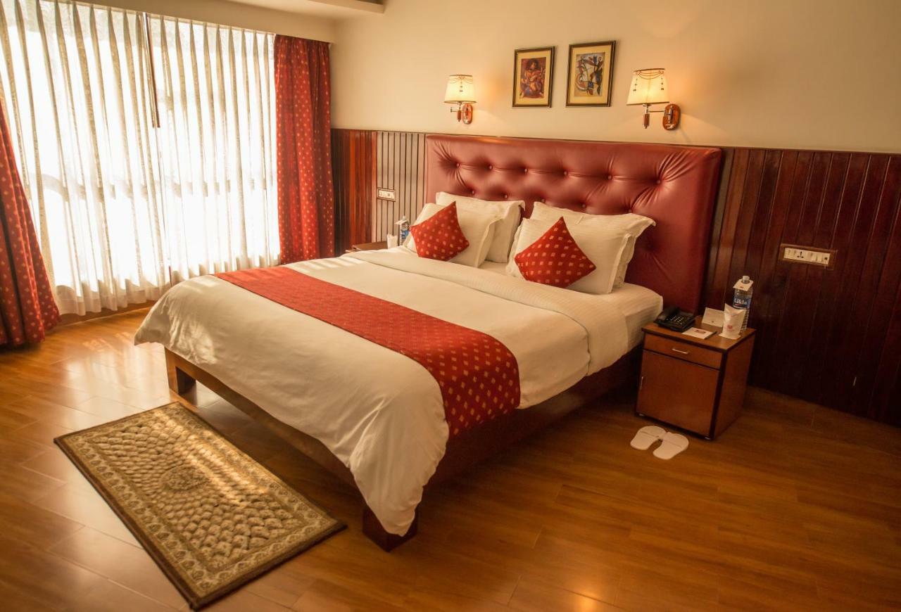 The Classic Hotel インパール エクステリア 写真