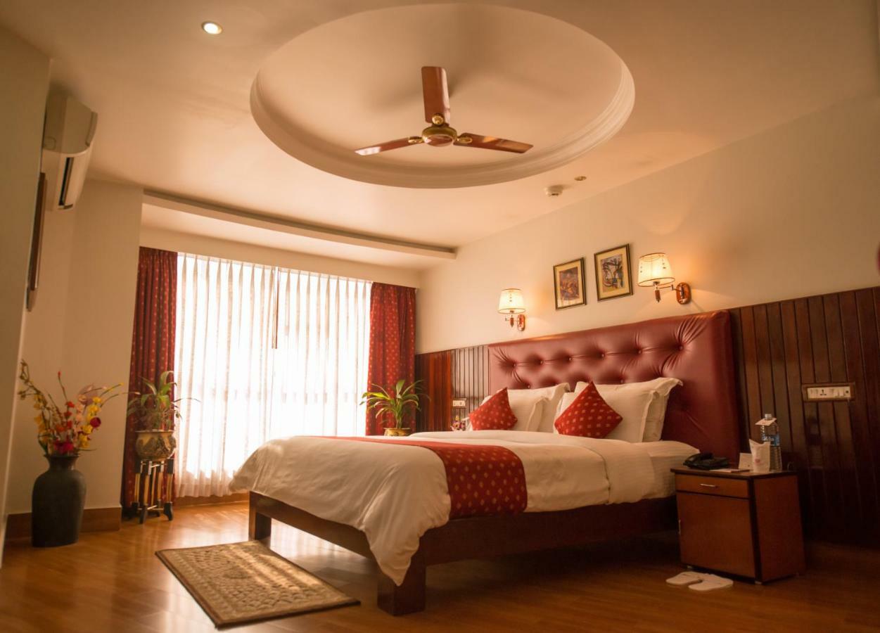 The Classic Hotel インパール エクステリア 写真