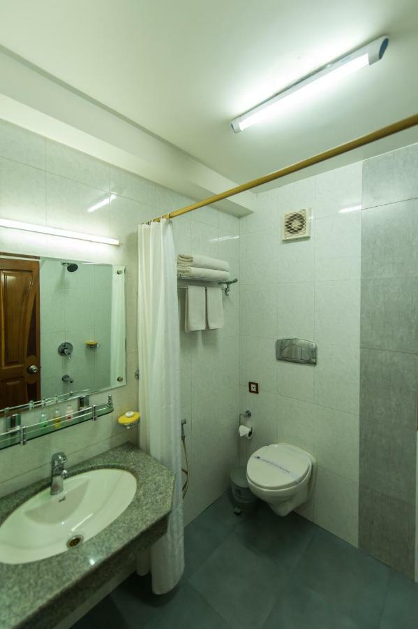 The Classic Hotel インパール エクステリア 写真