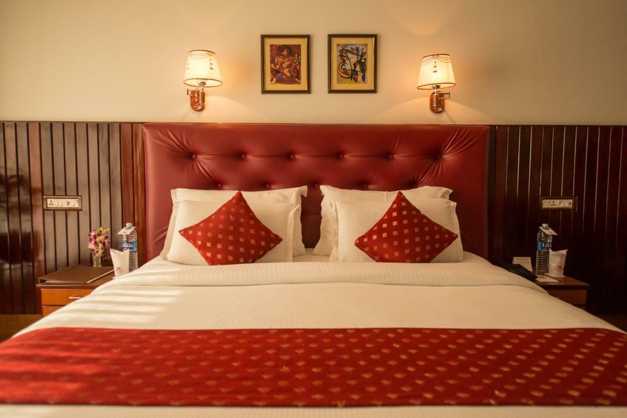 The Classic Hotel インパール エクステリア 写真