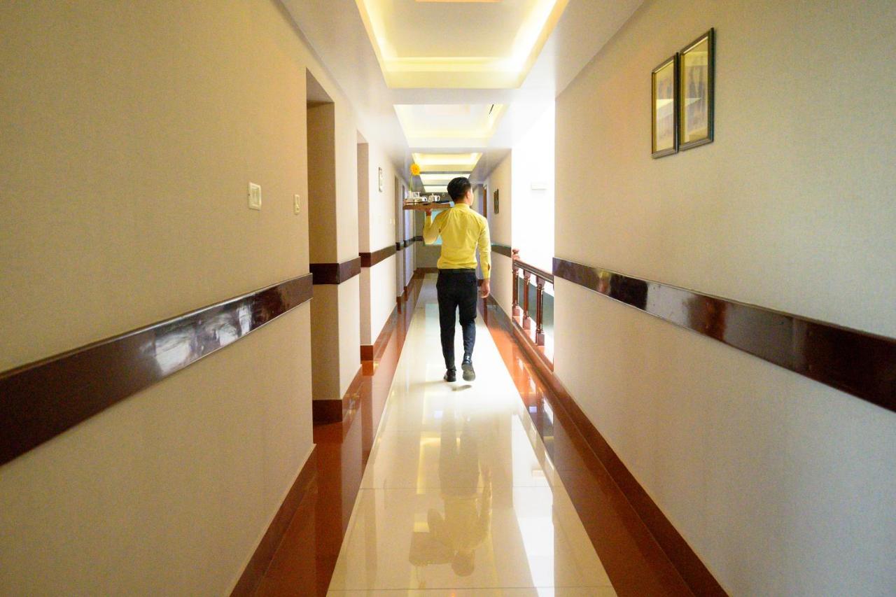 The Classic Hotel インパール エクステリア 写真