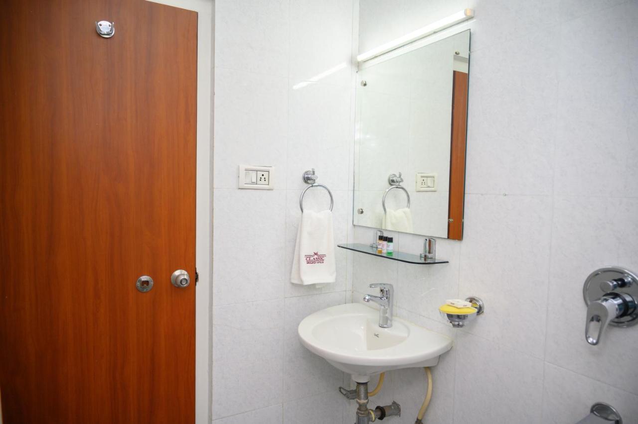 The Classic Hotel インパール エクステリア 写真