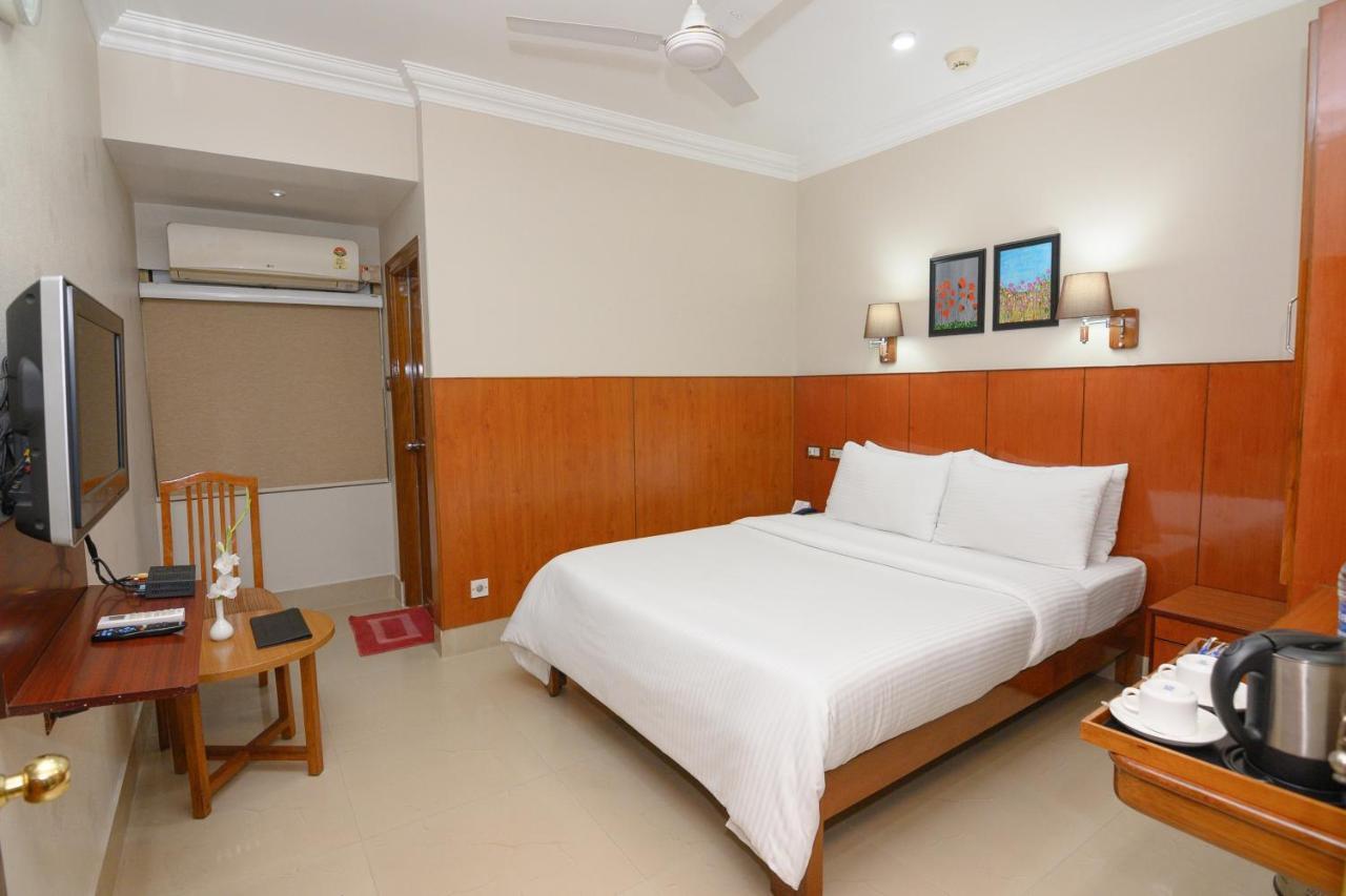 The Classic Hotel インパール エクステリア 写真