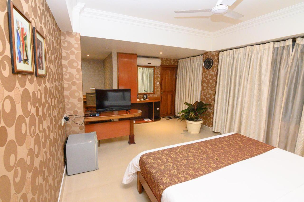 The Classic Hotel インパール エクステリア 写真