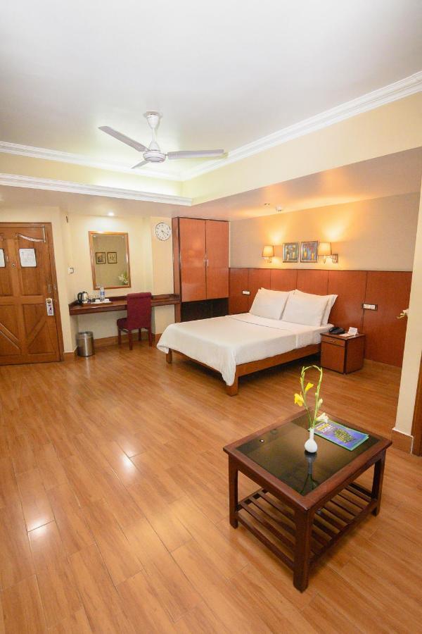 The Classic Hotel インパール エクステリア 写真